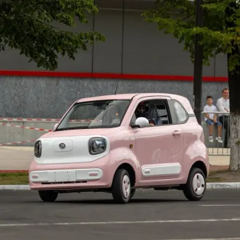 Masina electrica Aigo M1 urbana - autonomie 180 km, 4 locuri, permis B1, Roz