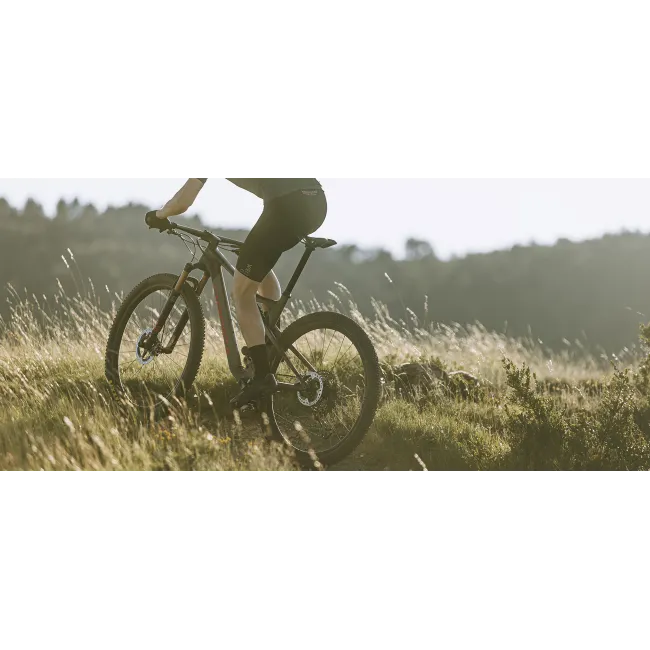 Orbea OIZ H10 White Chic- Shadow Coral - bicicletă MTB XC full suspension