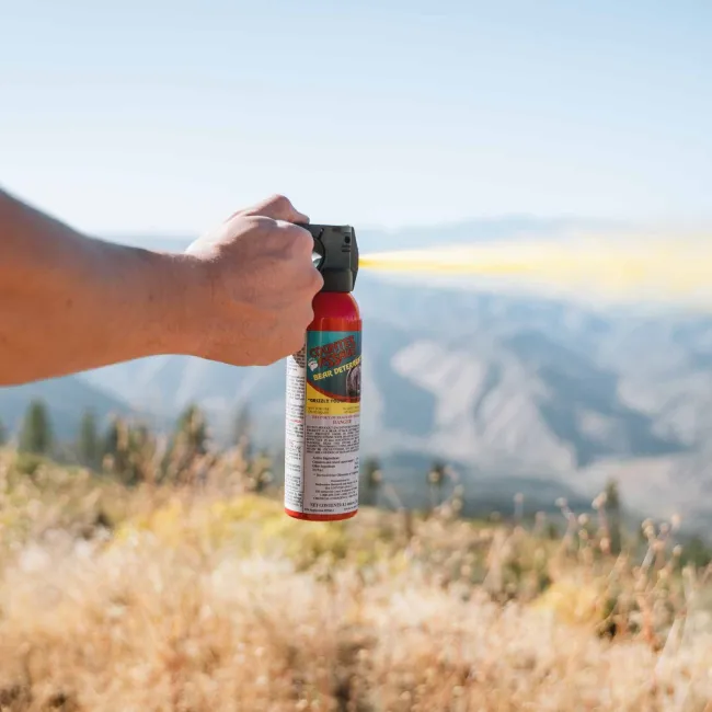 Spray urs Counter Assault Bear Deterrent 230 g - raza actiune pana la 10m