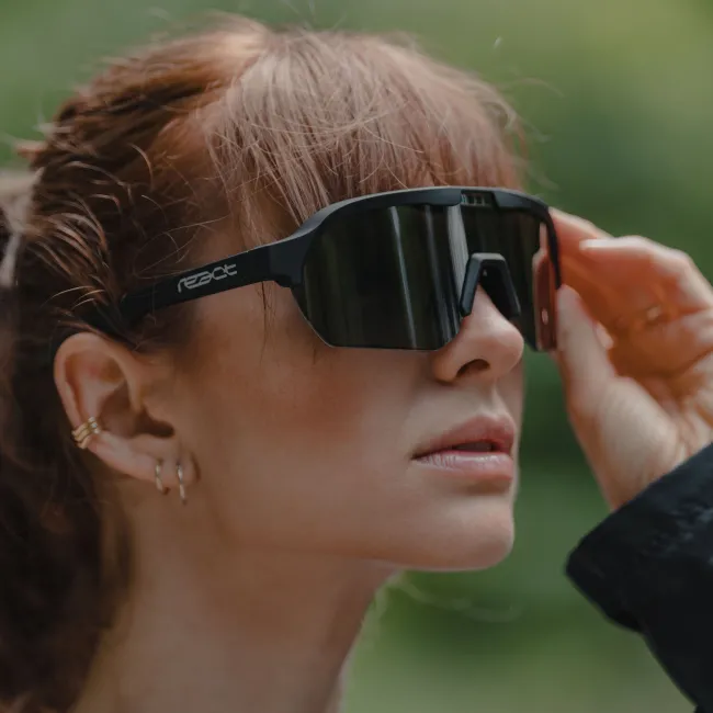 Ochelari de soare electro fotocromatici React Swiss OPTRAY ONYX - lentila gri si rama neagra