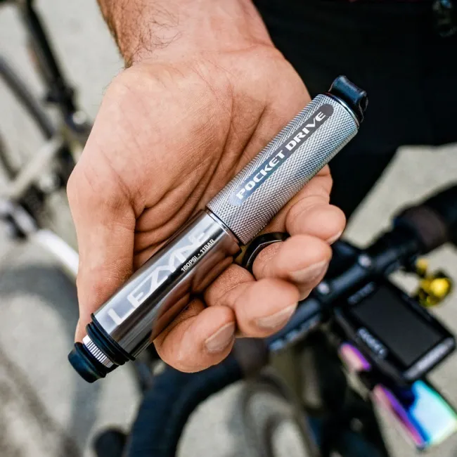 Lezyne - mini pompa - Hand Pump CNC Pocket Drive - 160 psi | 11 bar - negru
